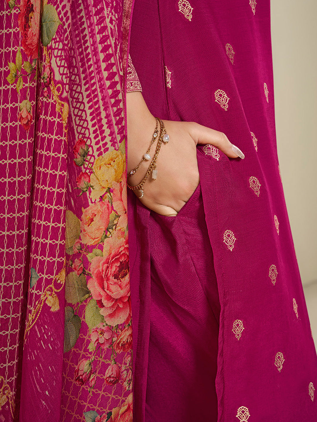 Muslin Jacquard Kurta Suit Set with Pencil Sketch Weave Handwork on Yoke Product vendor