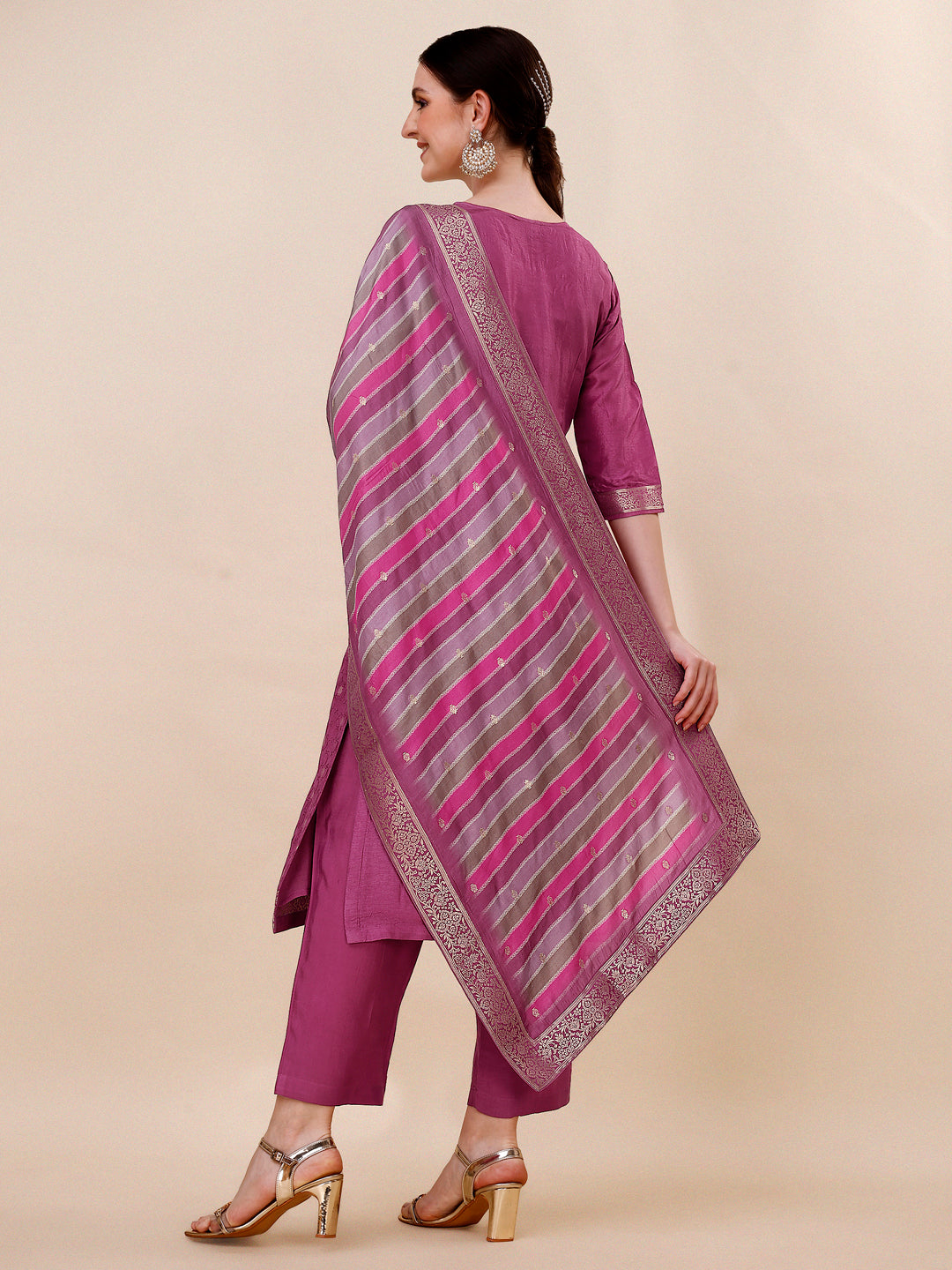 Soft Maroon Jacquard Kurta Suit Set with Bandhani Printed Dupatta Product vendor