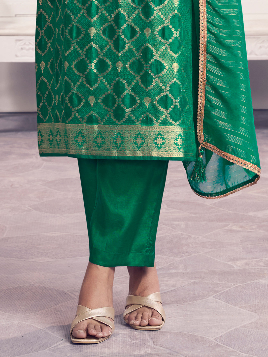 Green Jacquard Straight Kurta With Dyed Trousers And Jacquard Dupatta