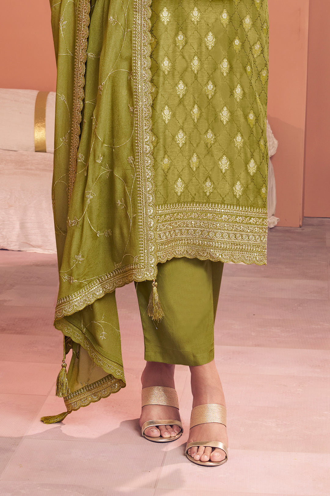 Olive Jacquard Straight Kurta With Dyed Trousers And Embroidery Dupatta